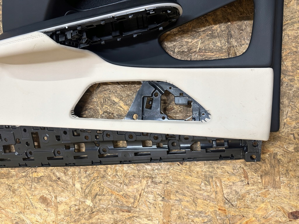 Купити Mercedes e klasa w214 оббивка обшивка двері задніх правих