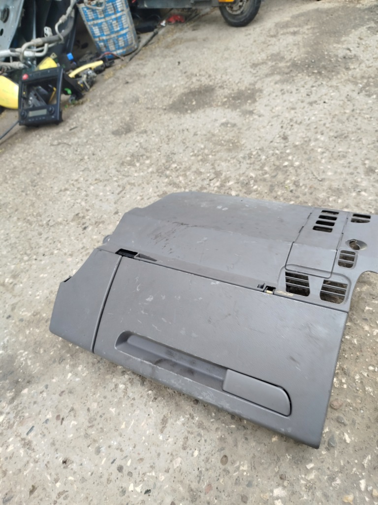 фото №1, Бардачок пасажира audi a2 8z1857095f