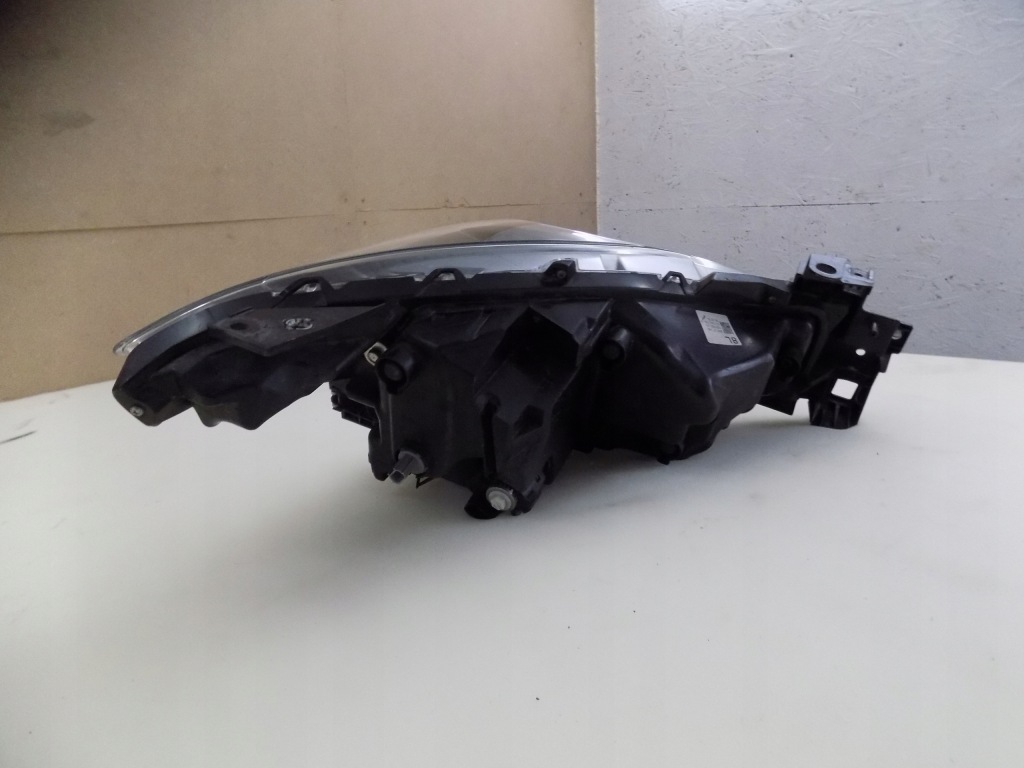 Mazda 3 3 рестайлинг  фара передняя левая 16-18r full led хорошее состояние 16-19r Доставка