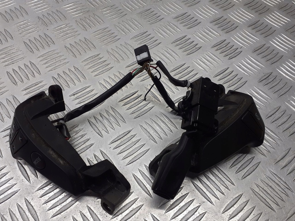 фото №1, Переключатели руля toyota avensis t25 2.0 d4d 75b596