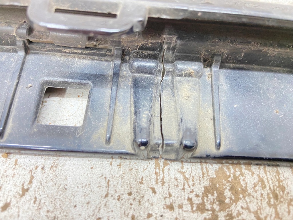 фото №10, Спойлер накладка бампера перед vw id.4 11a