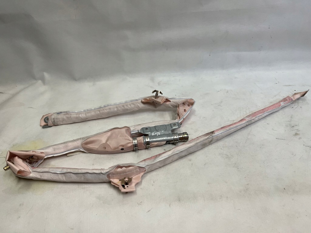 фото №1, Mercedes w204 lift coupe шторка безпеки права a2048606402