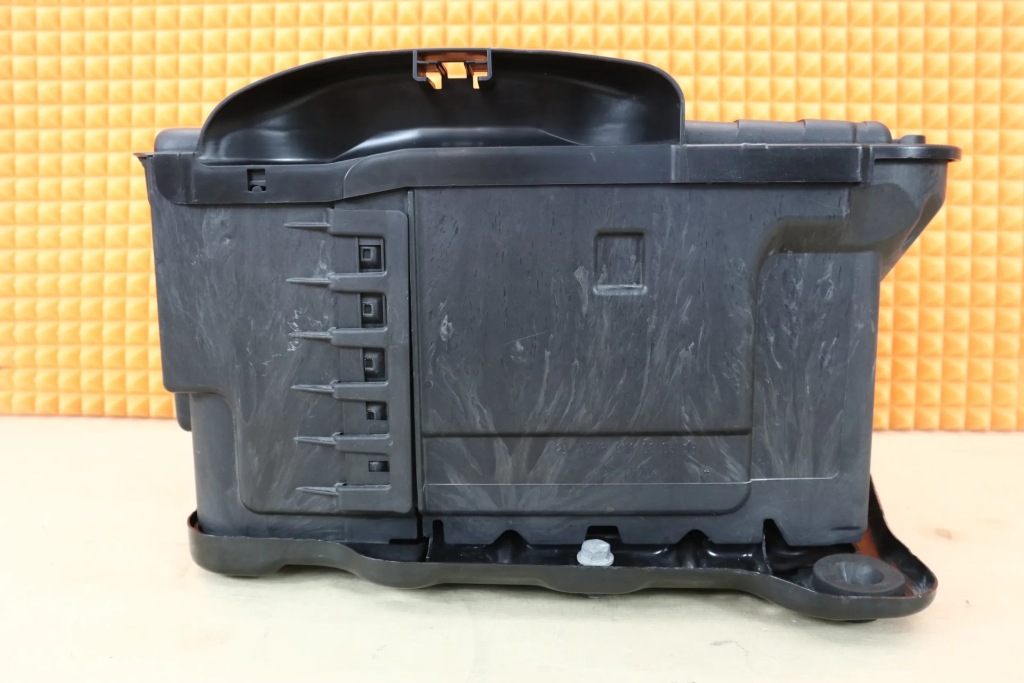 Mercedes w246 корпус крышка аккумулятор 2465460078 2465410005 в Украине