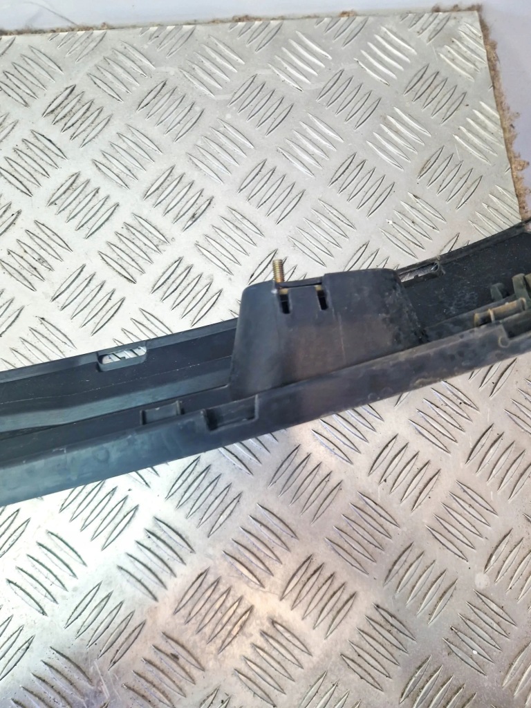 Середня молдинг заднього бампера mercedes-benz sl r230 2308850165 Оригінал