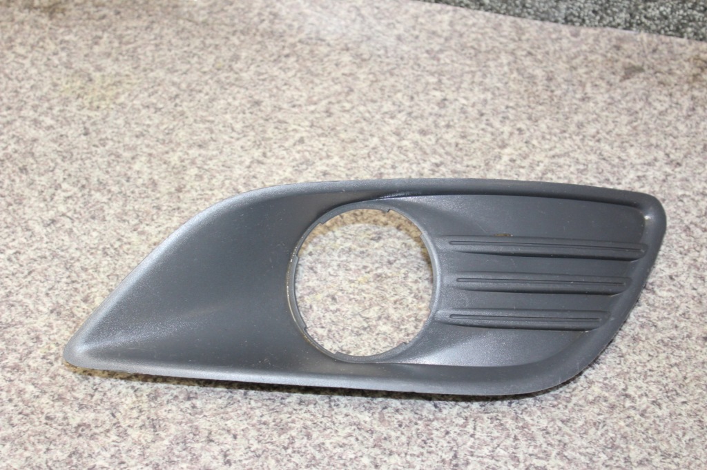 Купити Ford focus mk2 lift 08r- решітка w бампер права правий перед 8m51-r19952-ae