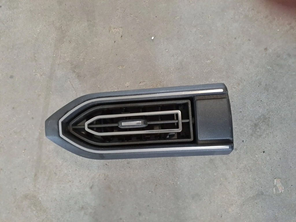 фото №1, Dacia sandero iii 21r- решітка обдув лівий перед 687619250r