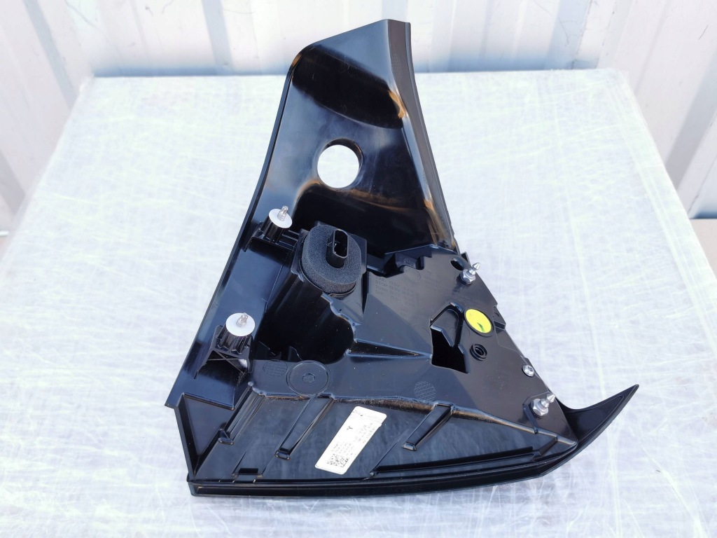 Tesla model 3 17-23 лампа задня ліва bardzo ładna 1502086-99-d Зі Шроту