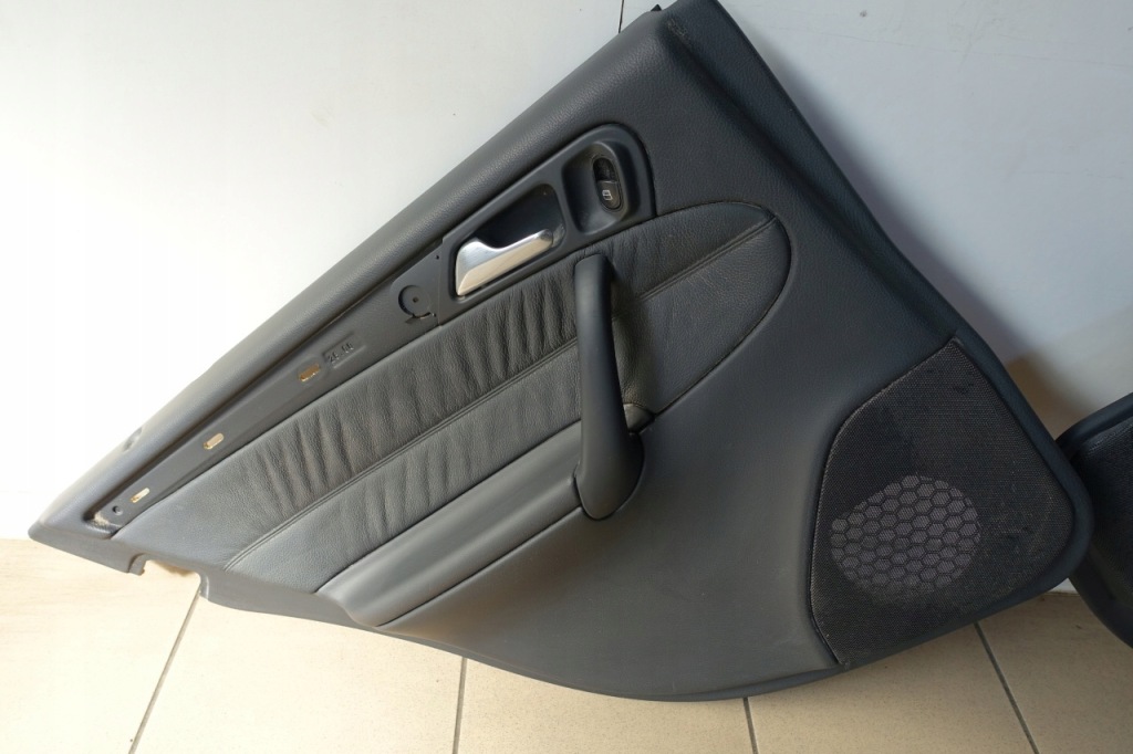 Mercedes w203 обшивка дверь левый перед обивка задний  задний кожа рестайлинг Недорого