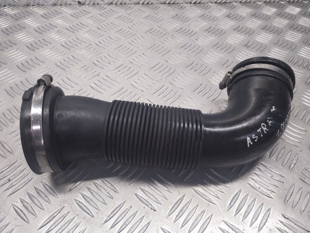 Купити Шланг труба впускний повітря opel astra j 1.7 cdti 13254633