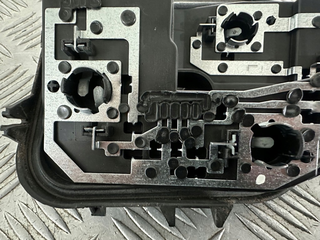 Skoda fabia 3 hb вкладиш лампи лівий задній 6v6945257 Ціна