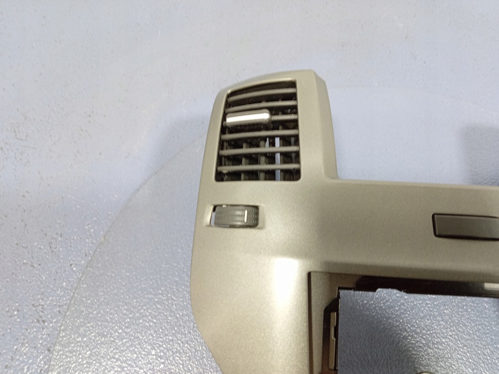 Opel zafira b рамка консоли центральной решётки обдув 13162556 в Украине