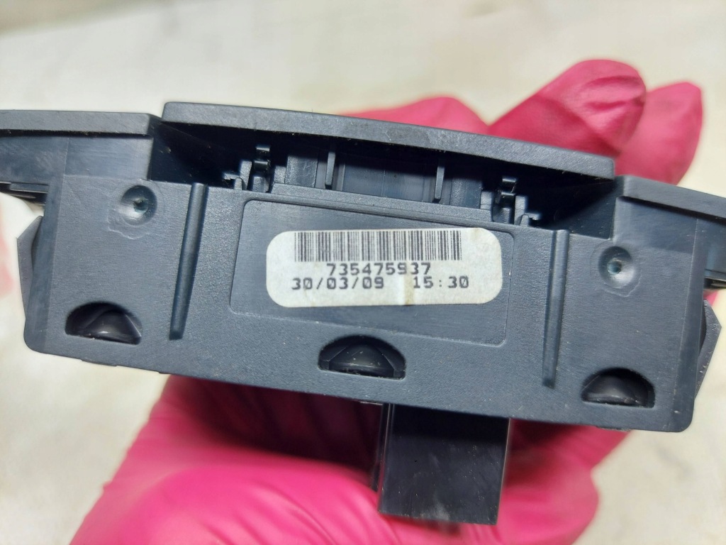 фото №5, Кнопка света аварийных 735475937 ford ka