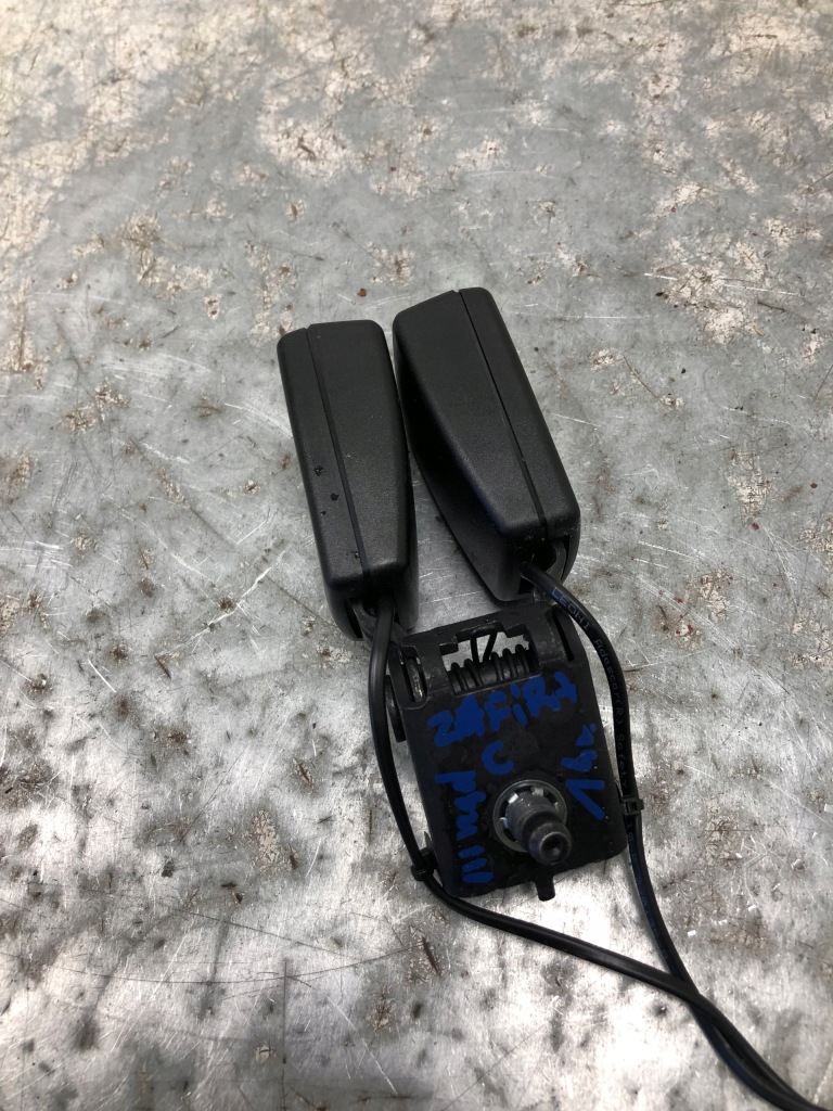 фото №5, Защёлки поперечина задняя iii ряд opel zafira c 13251491