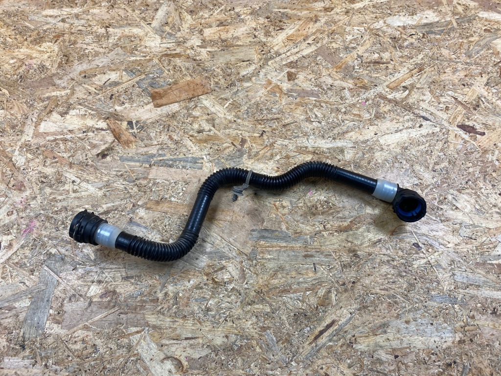 Пабтрубок  труба шланг воды tesla model 3 y 1629594-00-a Оригинал