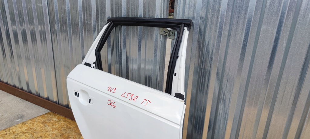 Дверь правый задний  audi a4 b9 ls9r avant / универсал оригинал Цена