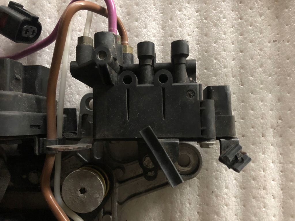 фото №1, Porsche panamera блок клапанов распределитель