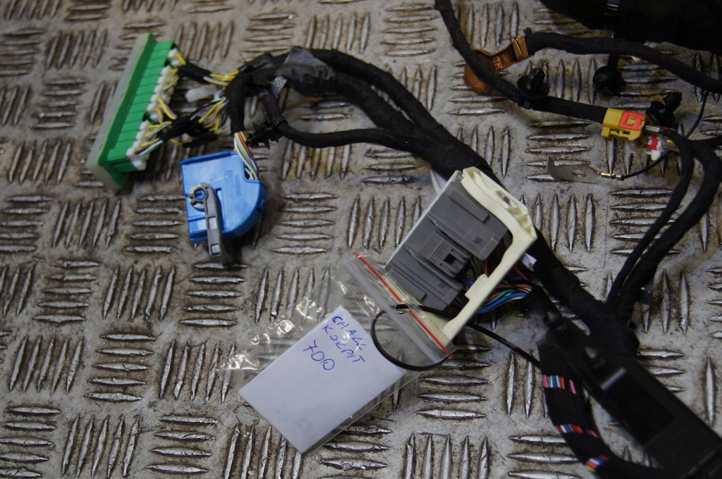 фото №5, Электропроводка жгут консоли dodge challenger 15-18
