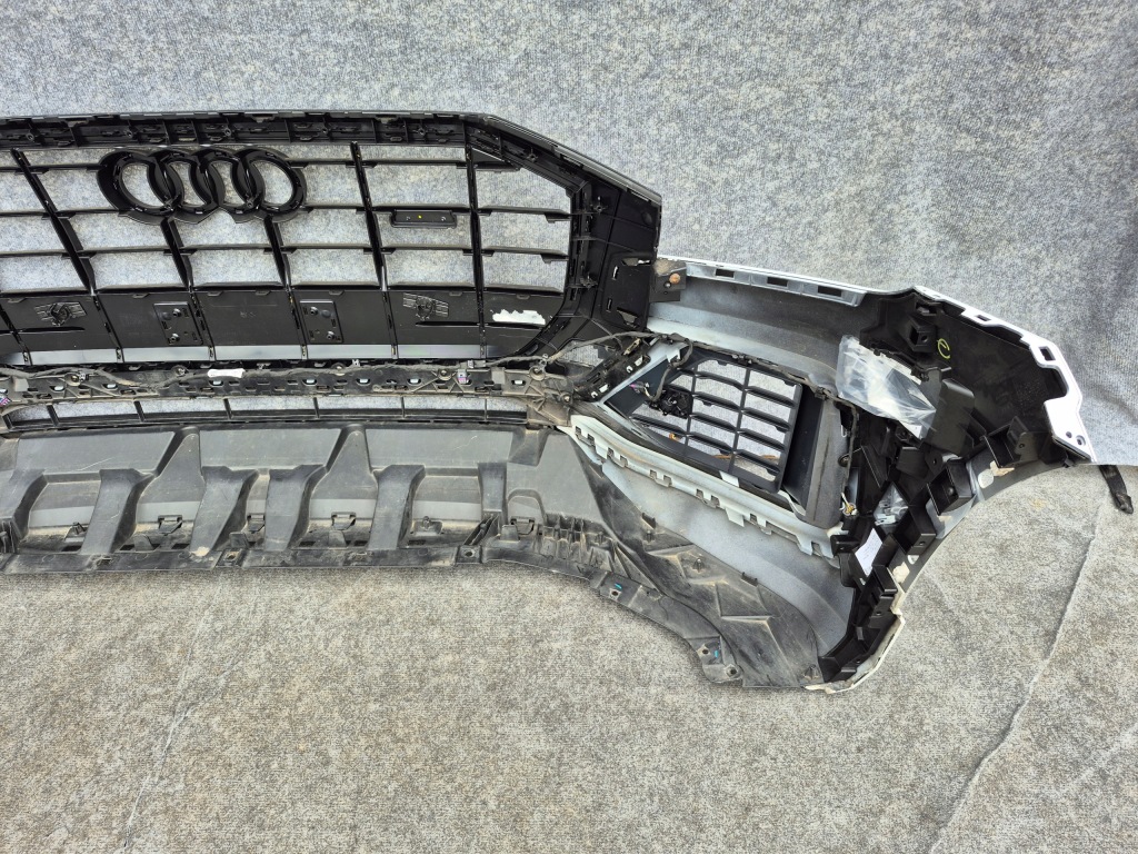 Audi q8 бампер перед обычный basis 4m8 6x pdc в Украине
