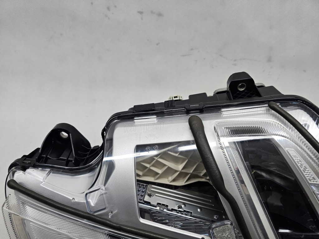 Купить Volvo fh5 21 лампа перед левая full led европа 24056515