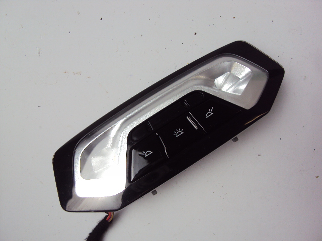 фото №1, Лампа потолочный bmw serii 1 f40