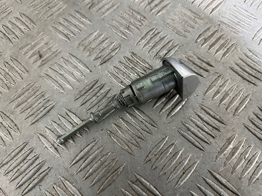 фото №7, Renault clio iv вкладка замка двері заглушка