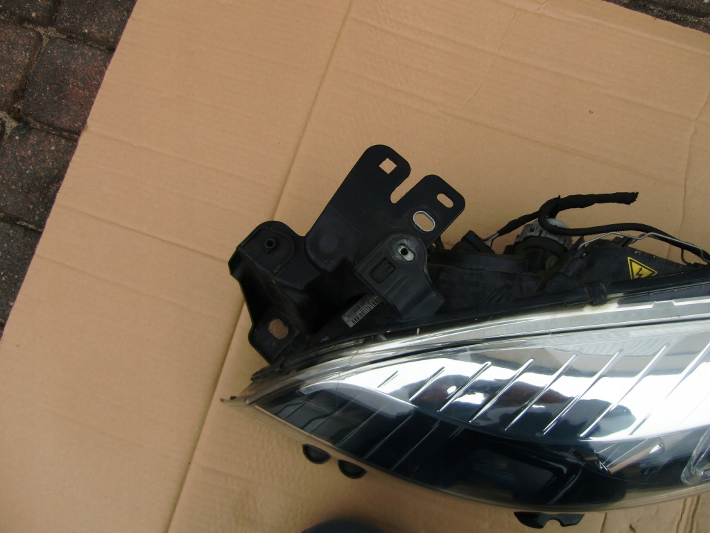 Фара левая кронштейн  led renault megane 3 рестайлинг  ксенон хорошее состояние Доставка