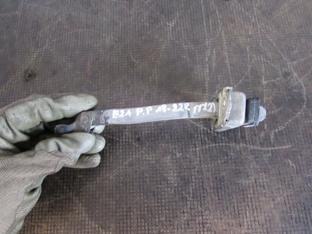 фото №8, Ограничитель дверь правый перед toyota corolla e21 1.8 b hybrid 18-22 r.