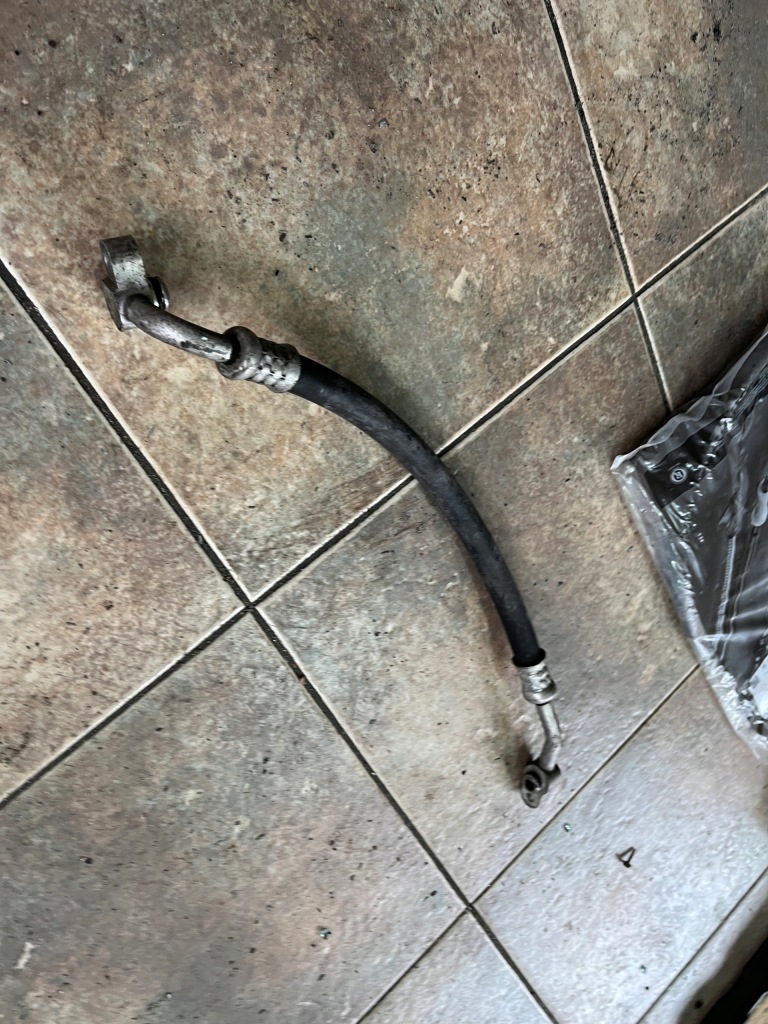 Купити Шланг кондиціонера trafic vivaro primastar 01-14 rok