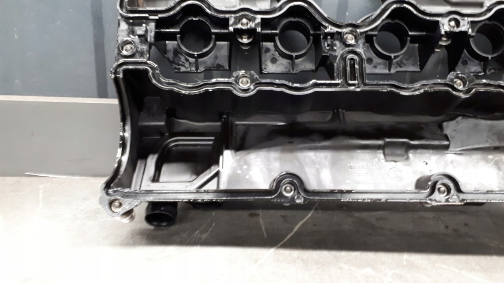 Купити 7553626 кришка клапанів bmw e87 2.0