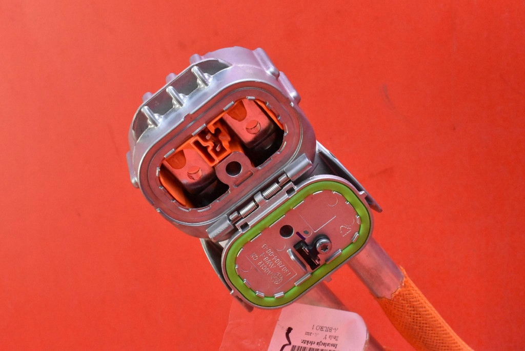 Роз'єм port заряджання 1501773-60-b tesla model y 60 kwh 299 km 20- в Україні