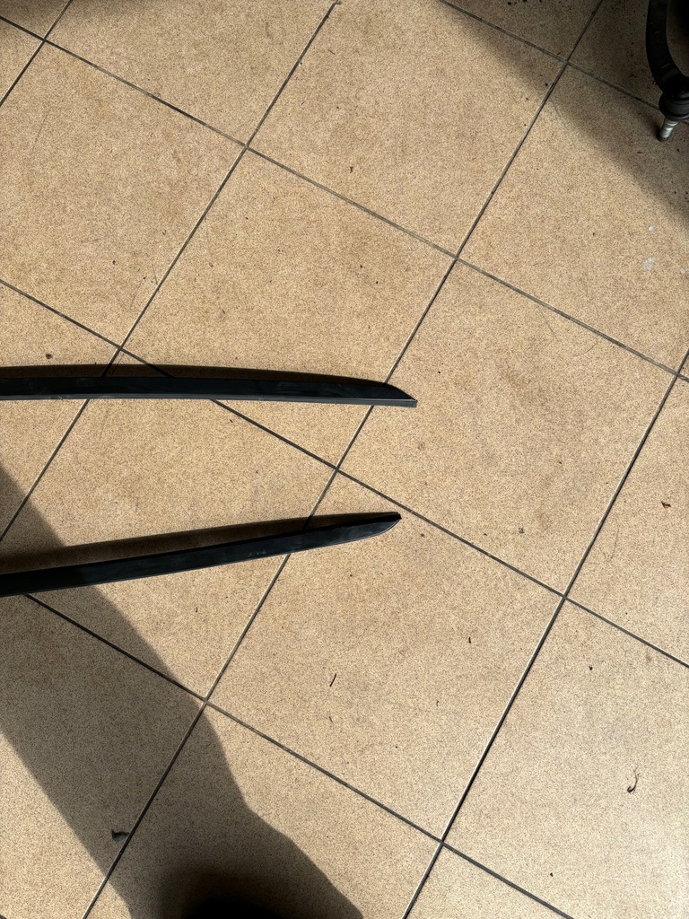 фото №5, Lexus is iii 300h 2.5 молдинг стекло лобовое правая