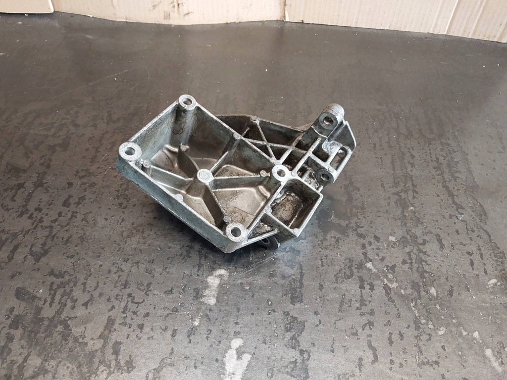 Кронштейн / кронштейн генератора bmw 3 e36 318i m40b18 184e1 17218659 Доставка