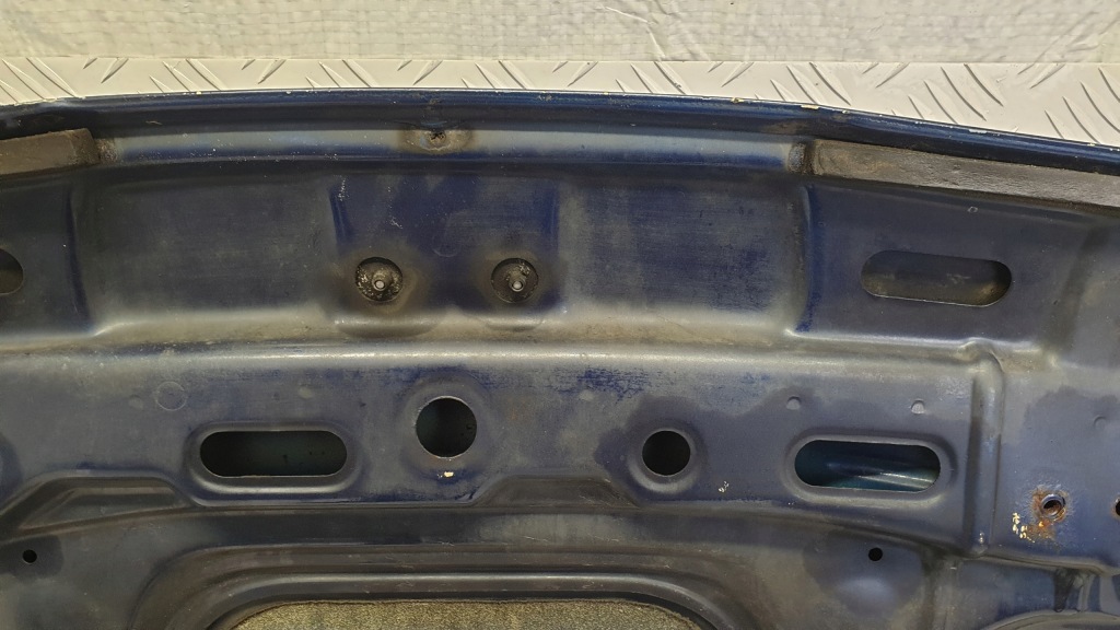 Bmw 3 e30 капот кришка двигуна Доставка