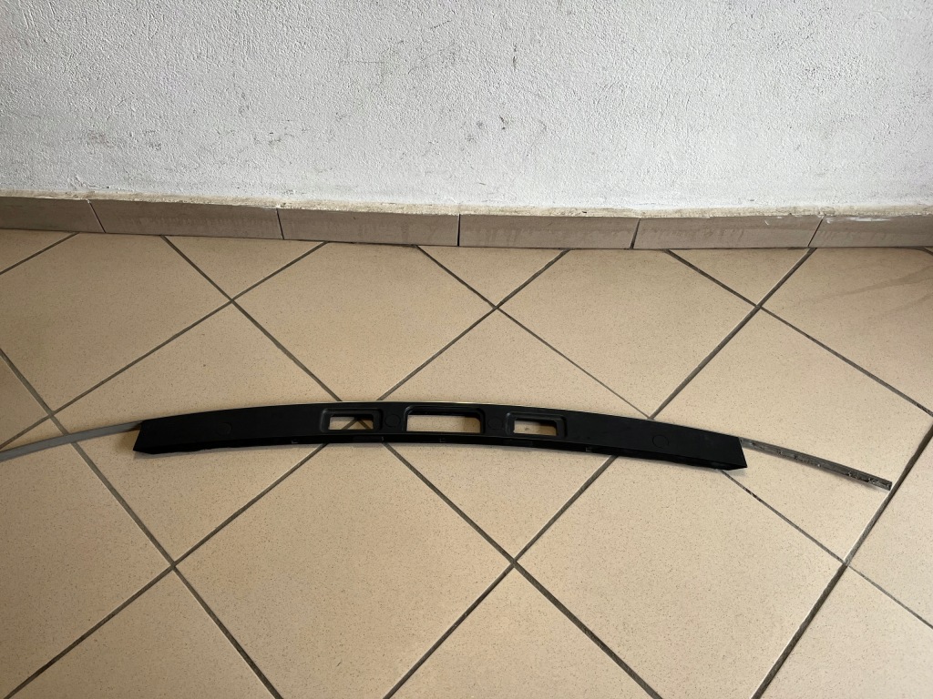 фото №12, Молдинг крышки багажника задняя задняя skoda superb iii 3 kombi lift 3v9