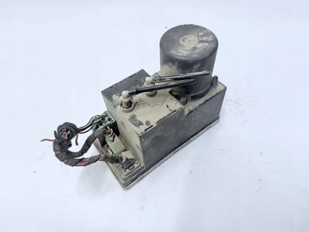 фото №1, Помпа замка центрального audi оригинальный номер 8d0862257b