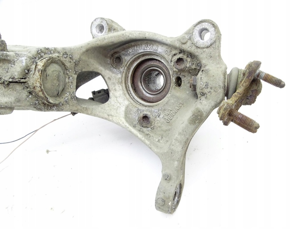 Поворотный кулак амортизатор левое  перед audi a3 8v 1.8 tfsi 5q0413031et 5q0407257a Киев