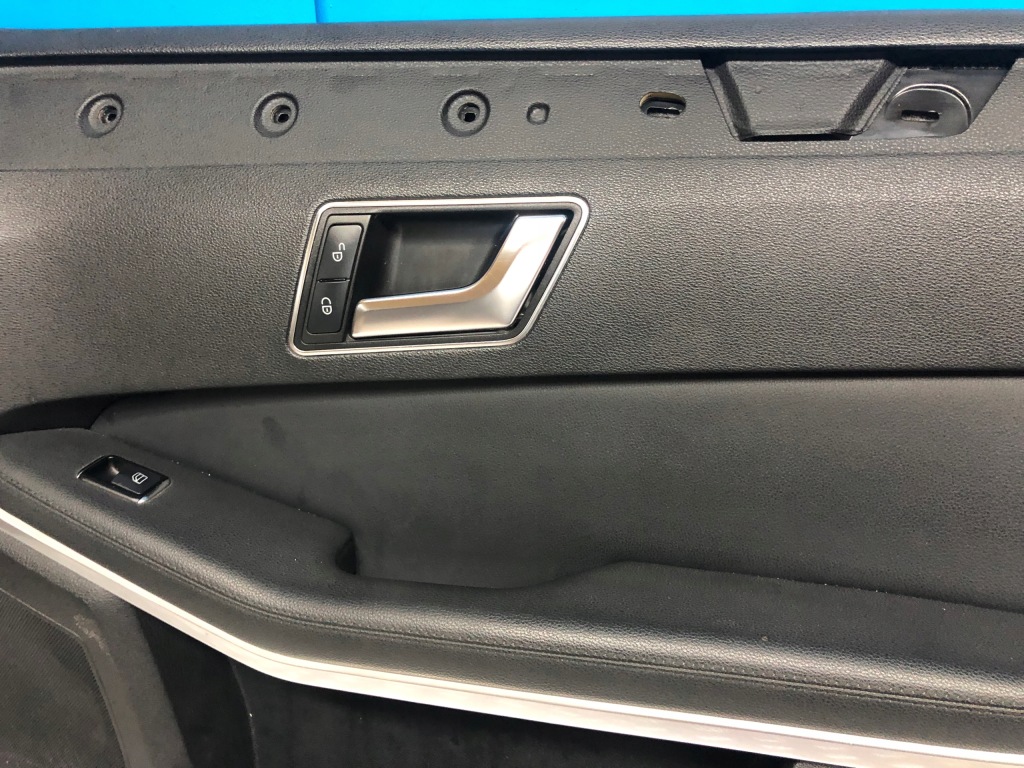 фото №3, Mercedes w212 обшивка оббивка двері правий перед