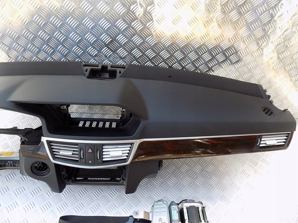 фото №3, Mercedes w212 приборная панель консоль подушка безопасности ремни оригинал