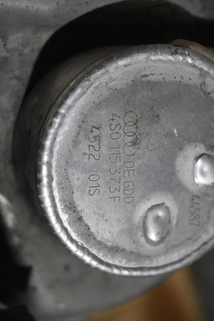 фото №3, Idealny бак масла audi r8 1