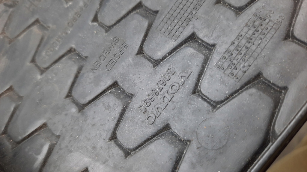 фото №10, Решётка бампера правая 30678690 volvo xc70 08-16r