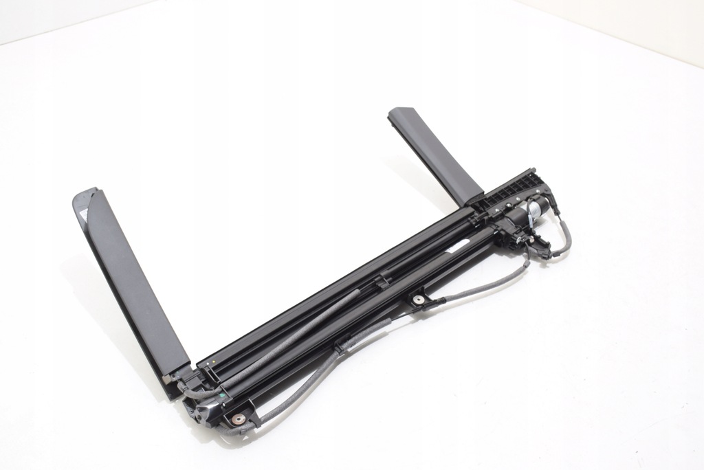 фото №1, Bmw 7 g70 правая шторка заслонка электрическая дверь задняя