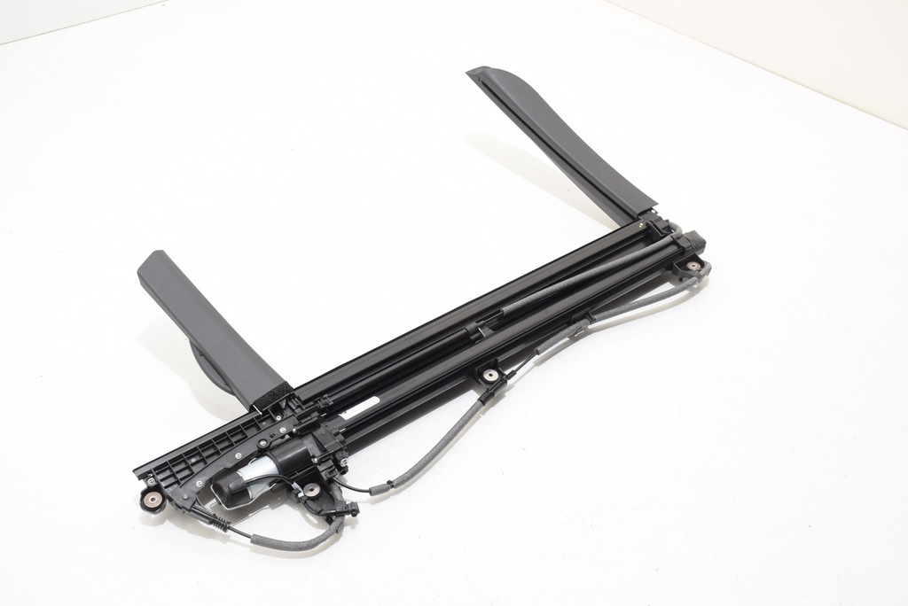 фото №1, Bmw 7 g70 левая шторка заслонка электрическая дверь задняя