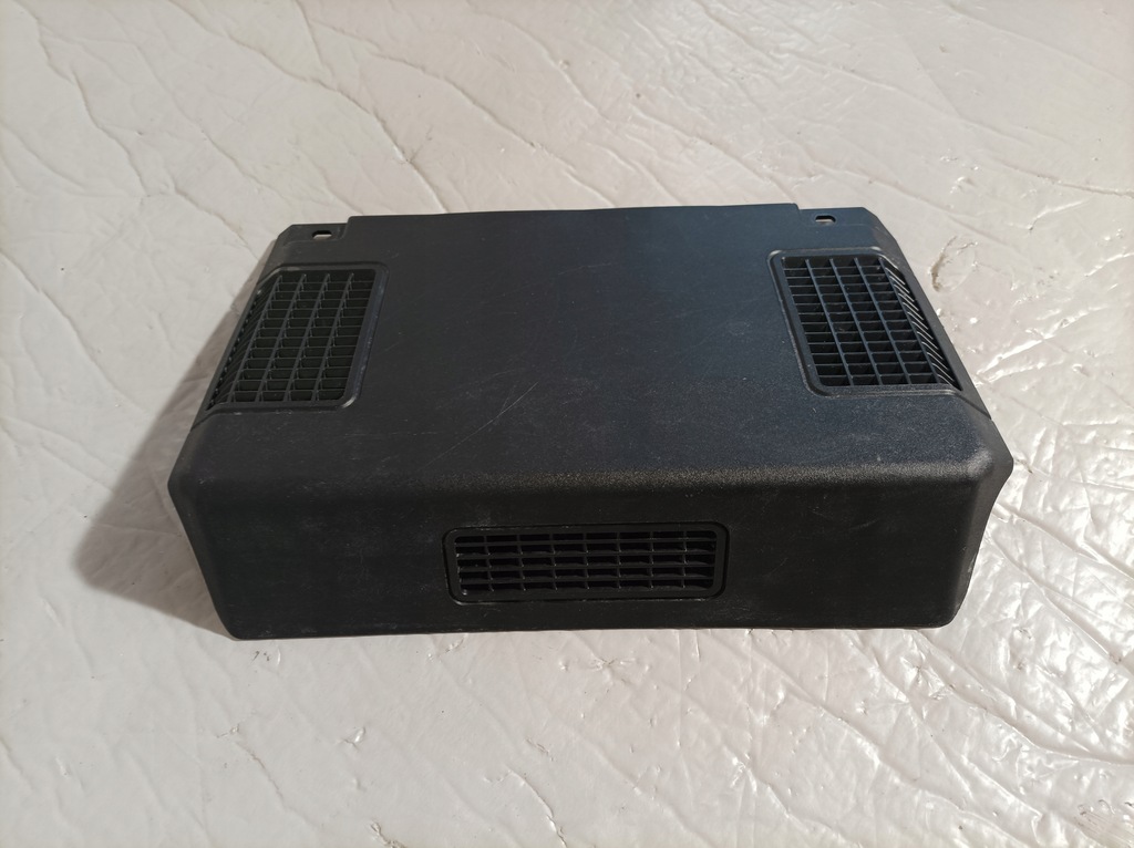 фото №1, Audi s3 8v корпус wzmaciniacza 8v0863051