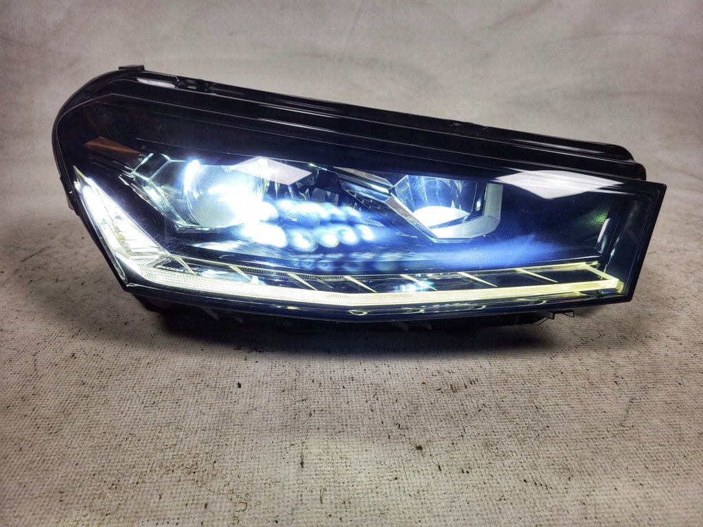 фото №1, Skoda fabia iv 4 6vb full led 6vb 941 016b права комплектна f-v.a.t