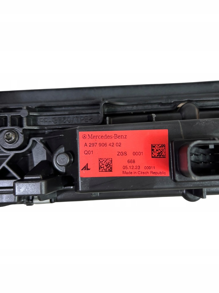 фото №8, Накладка лампы перед mercedes w297 v297 eqs a2979064202