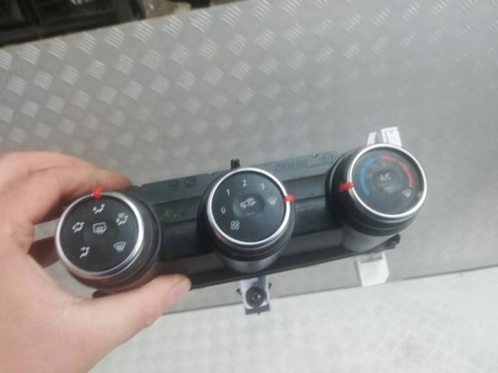 фото №1, Renault clio v панель кондиционера 275107544r