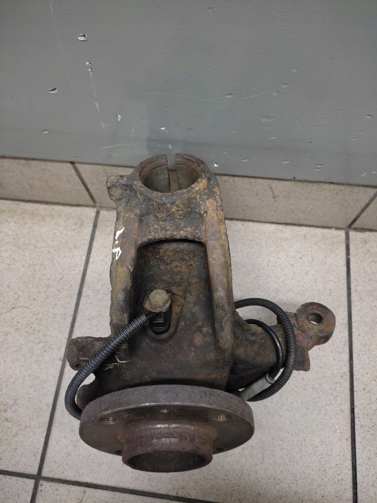 фото №2, Citroen c2 1.4 hdi поворотный кулак ступица левый перед