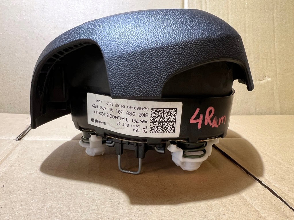 Audi a4 b8 рестайлинг  подушка воздушная подушка безопасности водителя 4 спицевой 8k0880201ac Киев