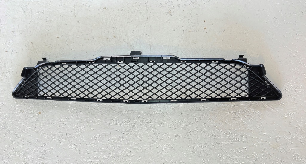 фото №1, Mercedes b-klasa w246 решётка средняя бампера перед