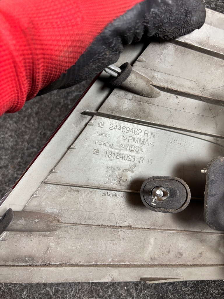 фото №8, Правая задняя лампа kia carens ii 13184023